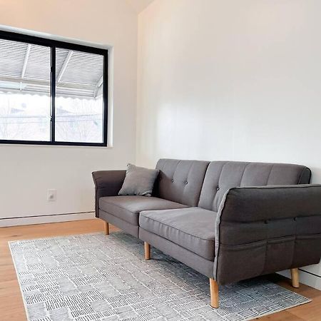New Ample And Cozy One Bedroom Apt In Brooklyn At Rem-Casa New York Kültér fotó