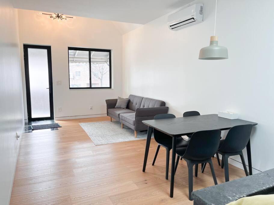New Ample And Cozy One Bedroom Apt In Brooklyn At Rem-Casa New York Kültér fotó